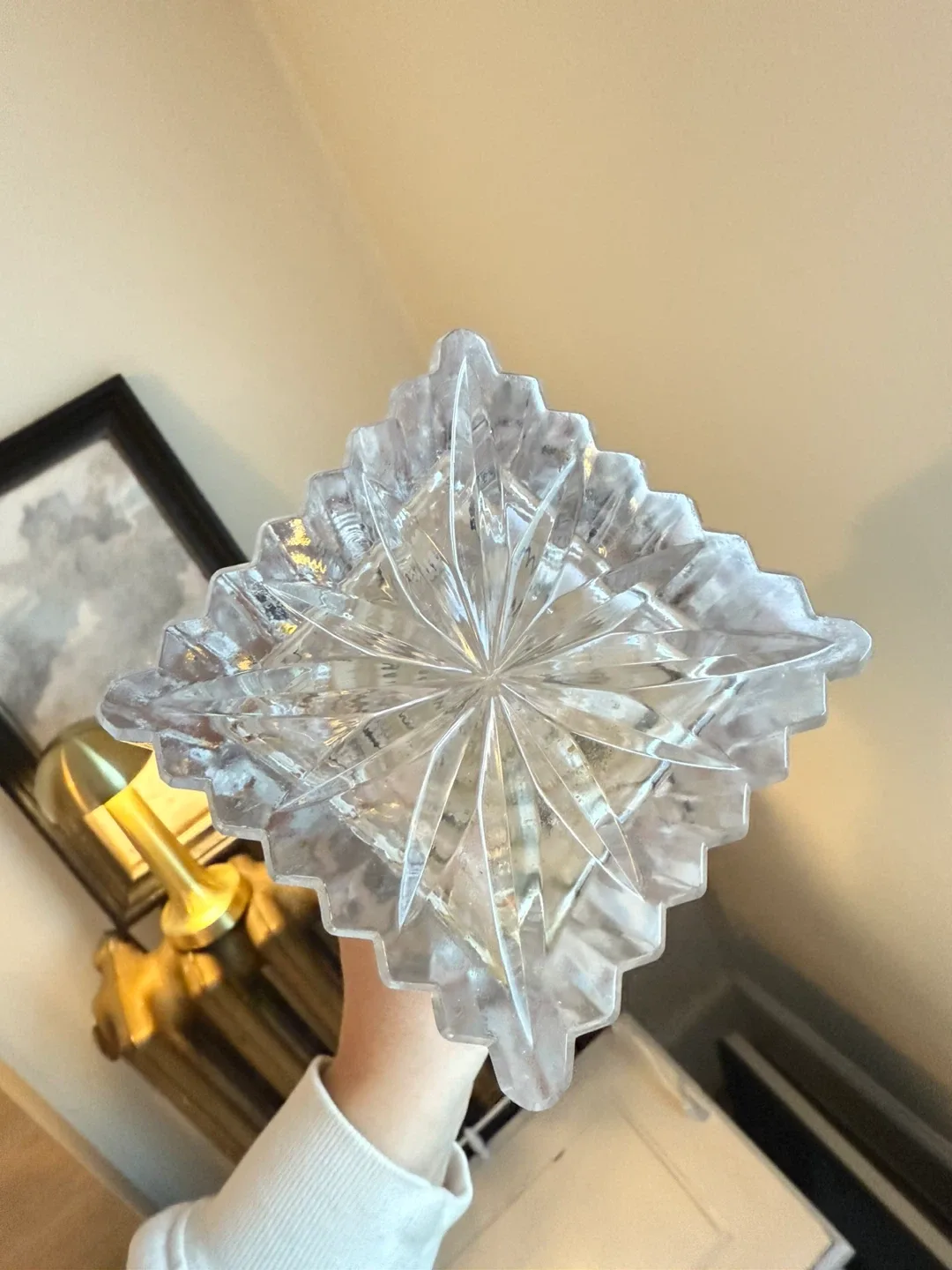 Square modern geometric cut glass decanter image indicator(5)