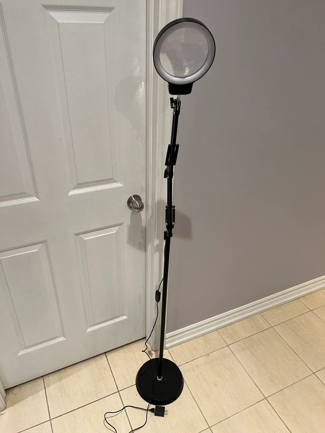 LED Magnifying Floor Lamp - Black image indicator(2)