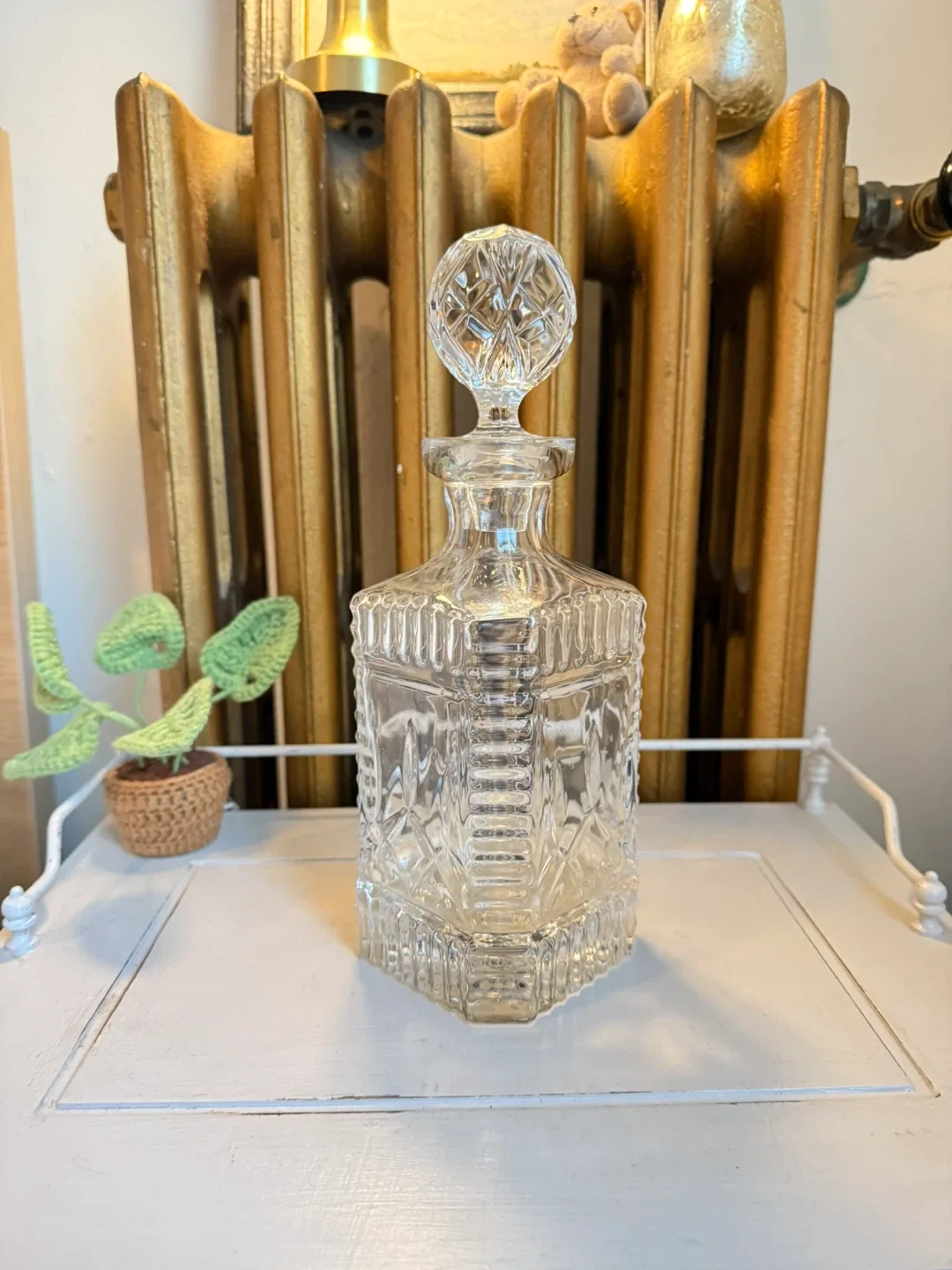 Rounded square Ashford cut decanter