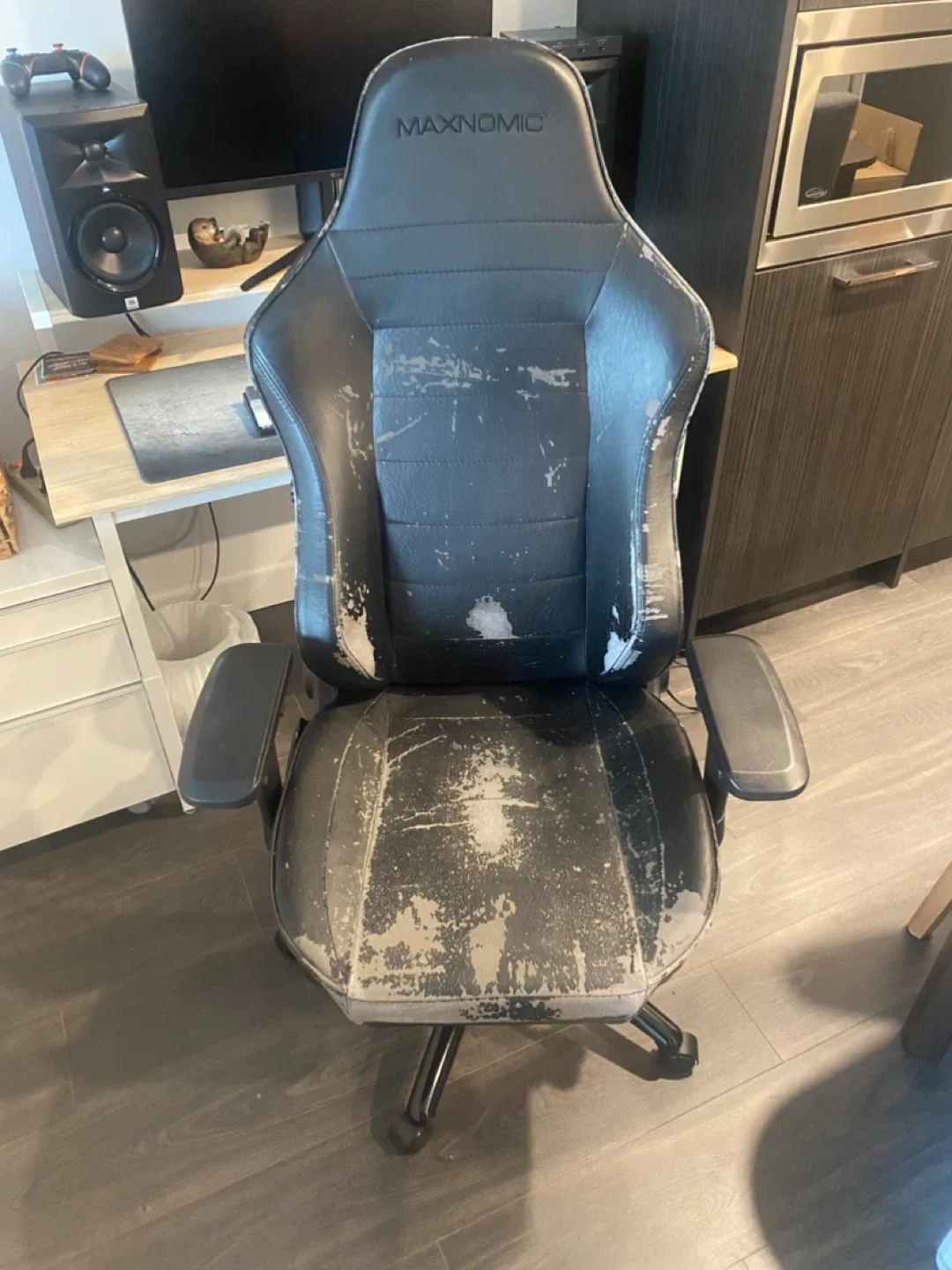 MAXNOMIC Gaming Chair - Gently Used