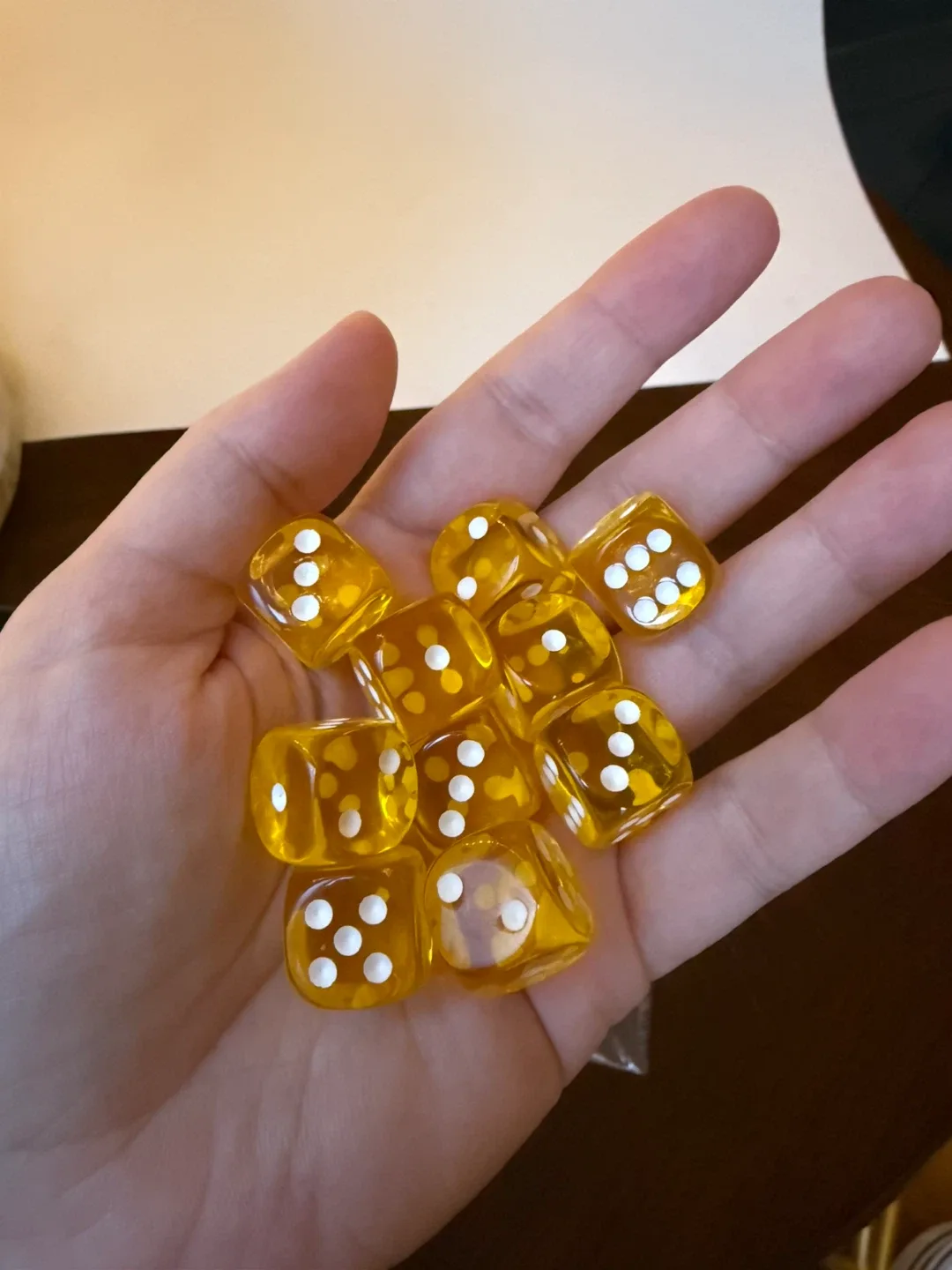 Set of 10 yellow dice image indicator(3)