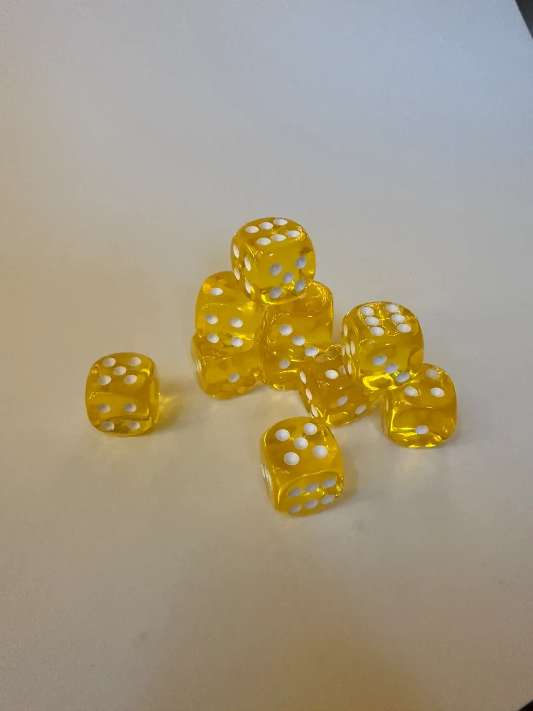 Set of 10 yellow dice