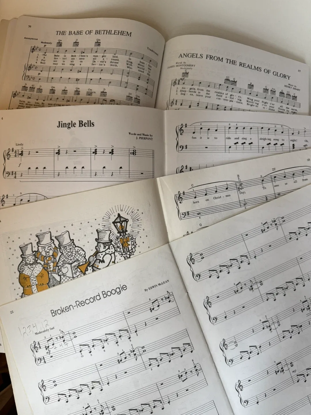 Used Piano Books x4 - Christmas, Jazz image indicator(6)