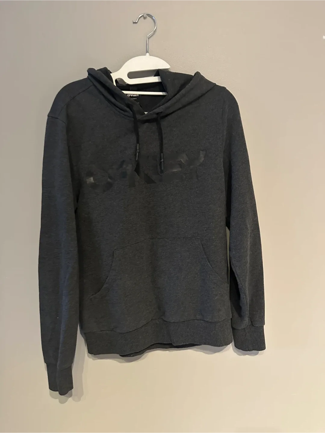 Oakley Custom Fit Hoodie -small - $5
