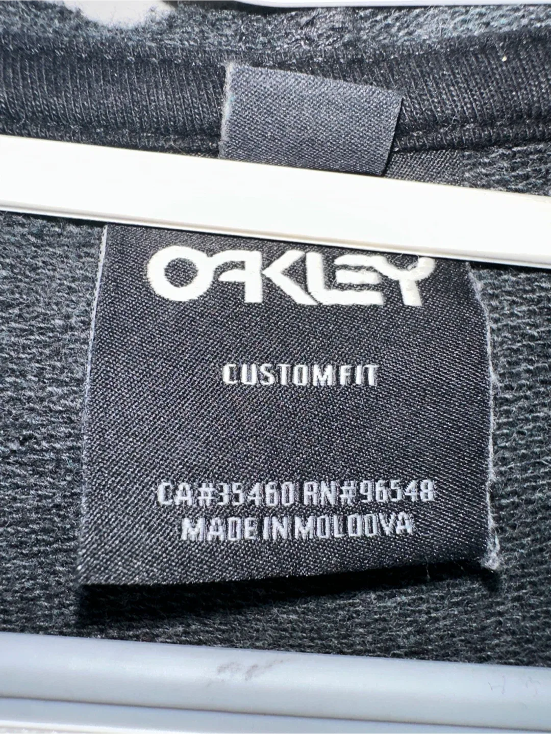 Oakley Custom Fit Hoodie -small - $5 image indicator(2)