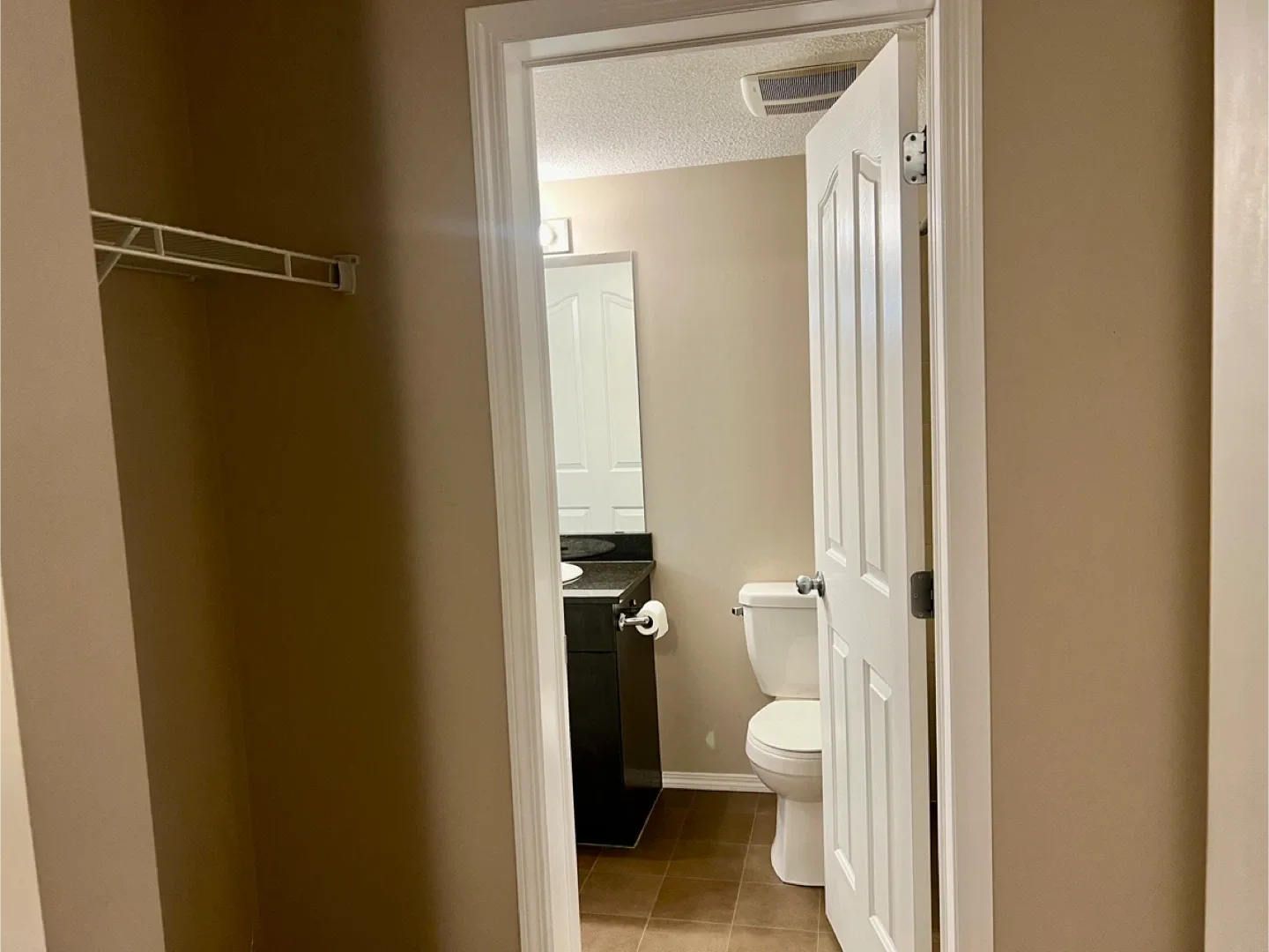 2 bed 1 bath condo  $1275 (11804 22ave sw) image indicator(6)