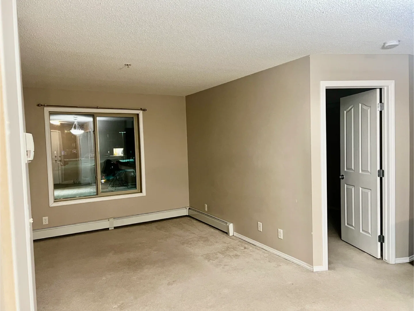 2 bed 1 bath condo  $1275 (11804 22ave sw) image indicator(2)