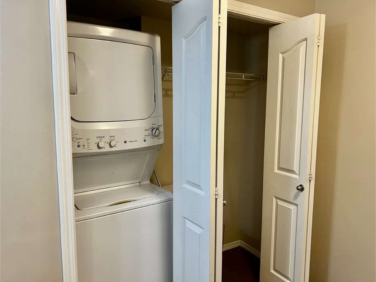 2 bed 1 bath condo  $1275 (11804 22ave sw) image indicator(8)