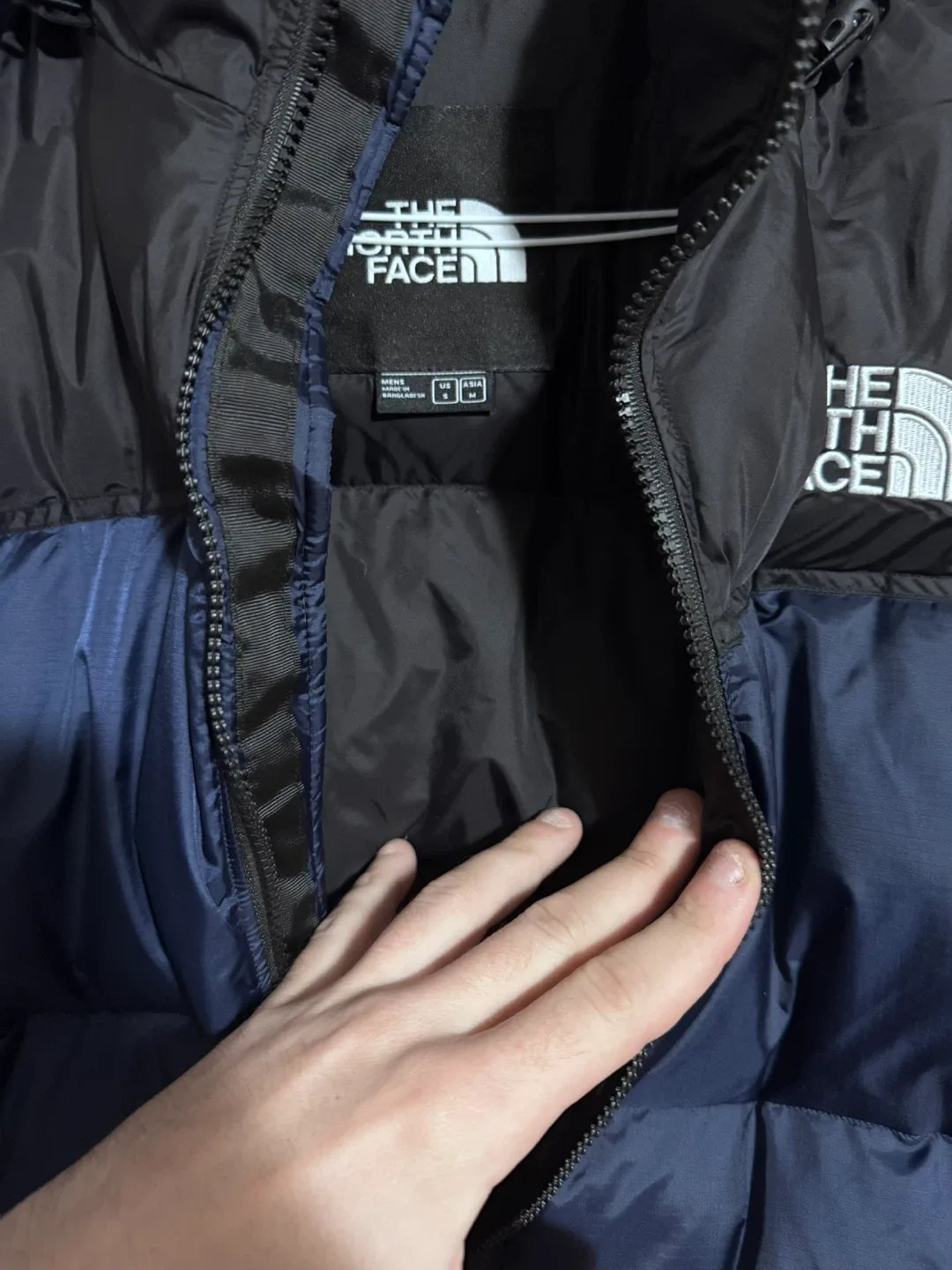 The North Face Puffer Jacket - Blue & Black, Size S image indicator(3)