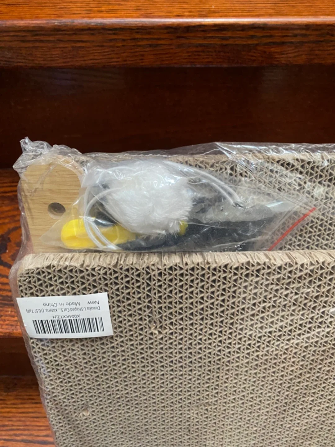 New Dimaka L-Shaped Cat Scratcher (16.5" Tall) image indicator(2)