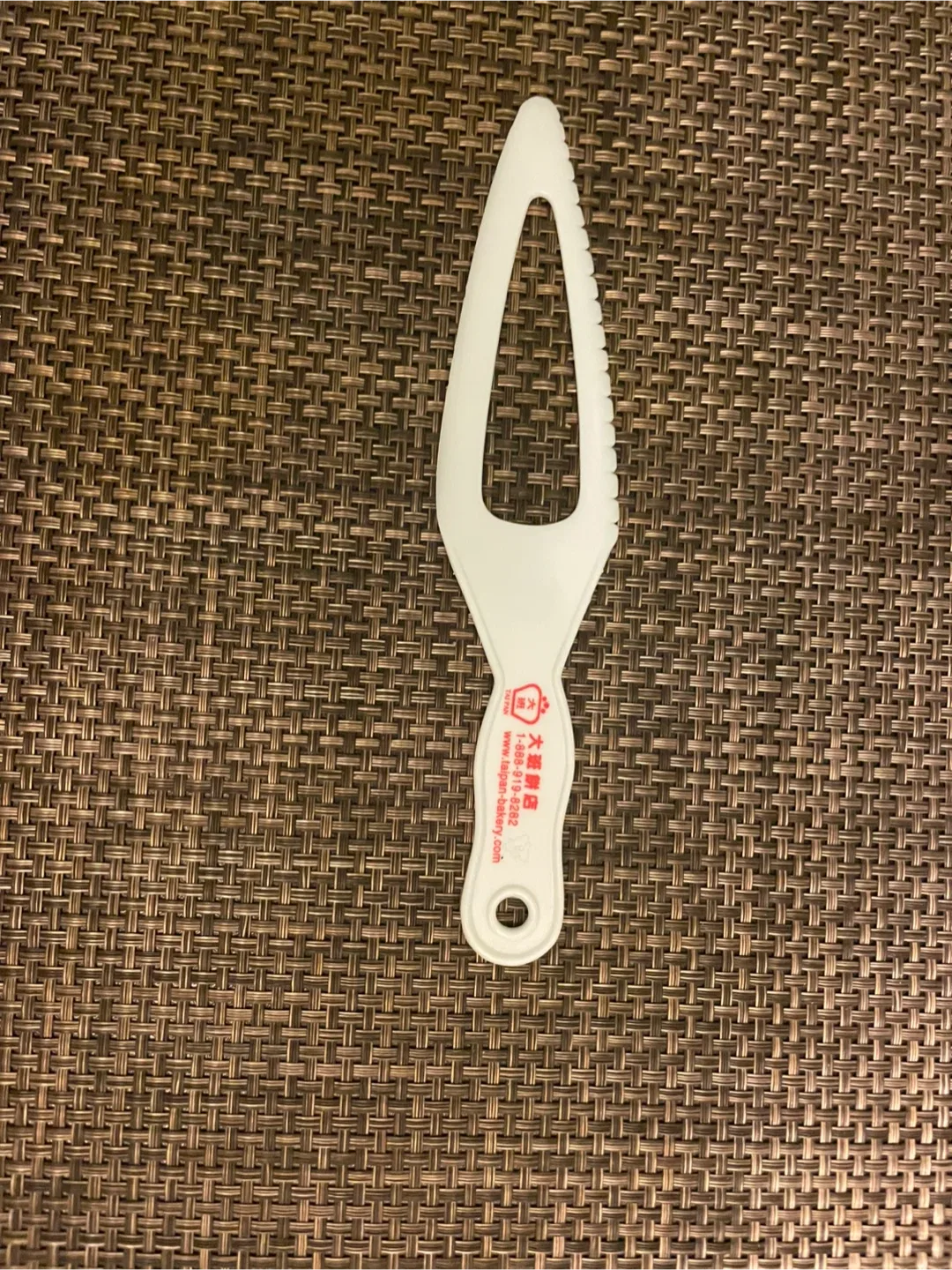 Tai Pan Bakery Cake Server