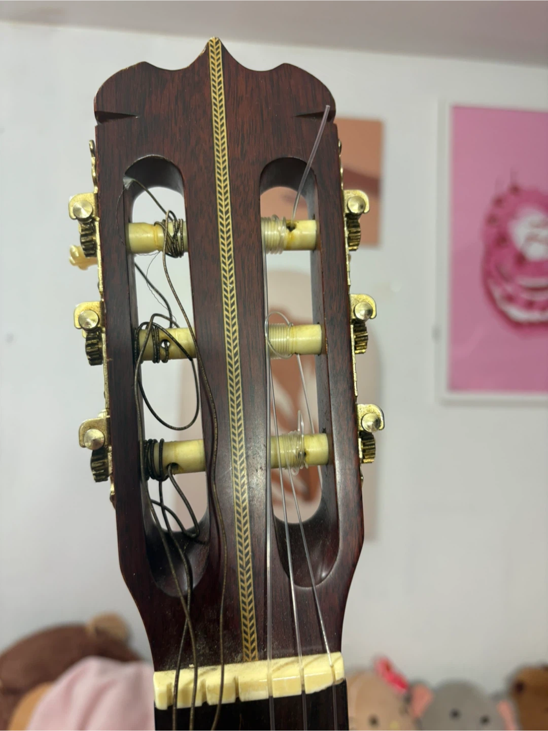 Vested Classical Guitar - Needs Restringing - photo 4
