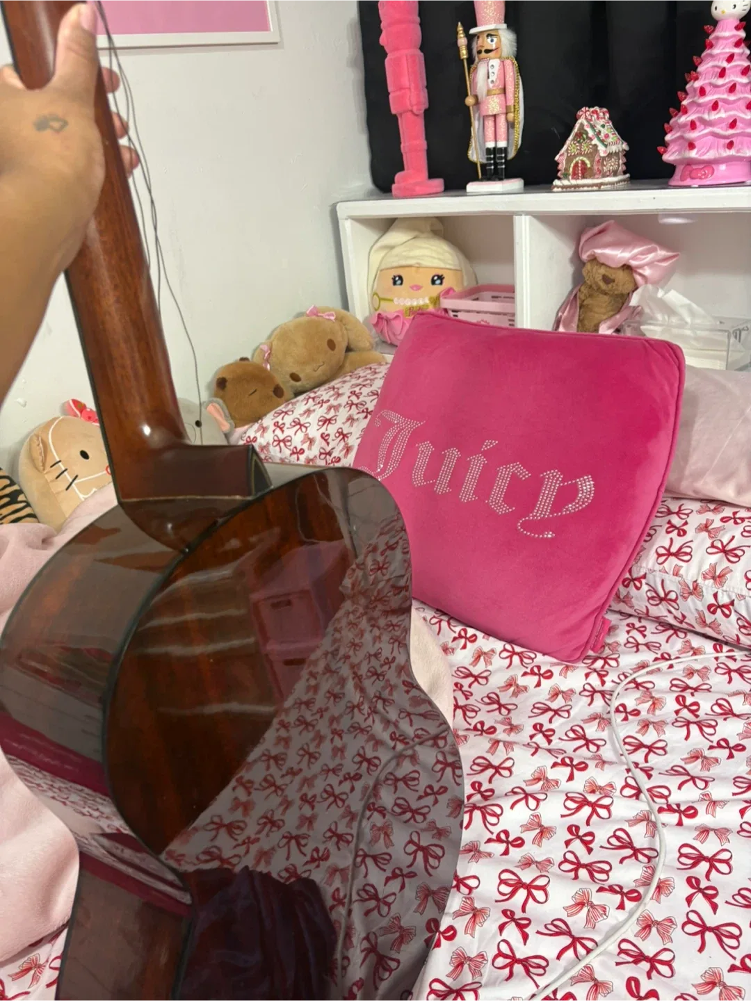 Vested Classical Guitar - Needs Restringing image indicator(5)