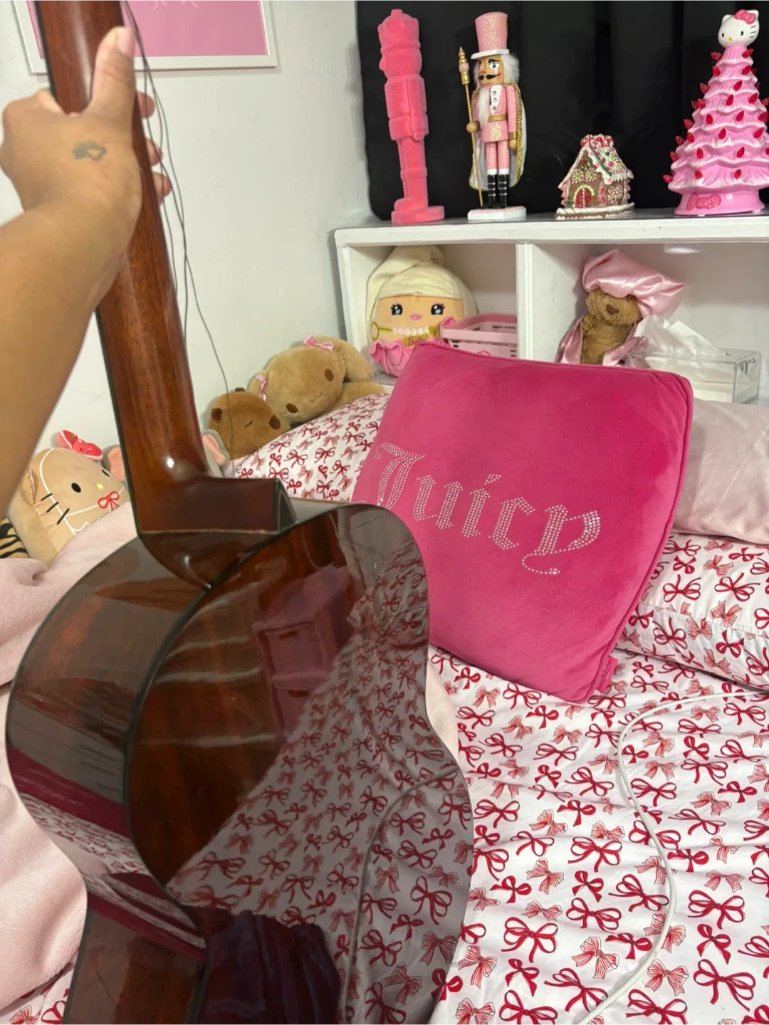 Vested Classical Guitar - Needs Restringing image indicator(8)