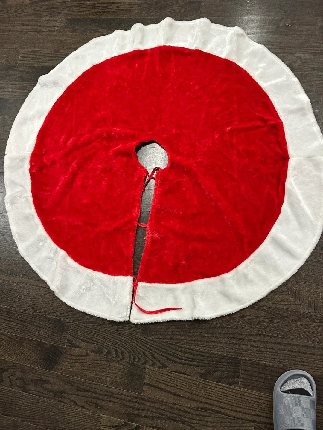 Christmas Stockings, Hats, and Tree Skirt Set image indicator(3)