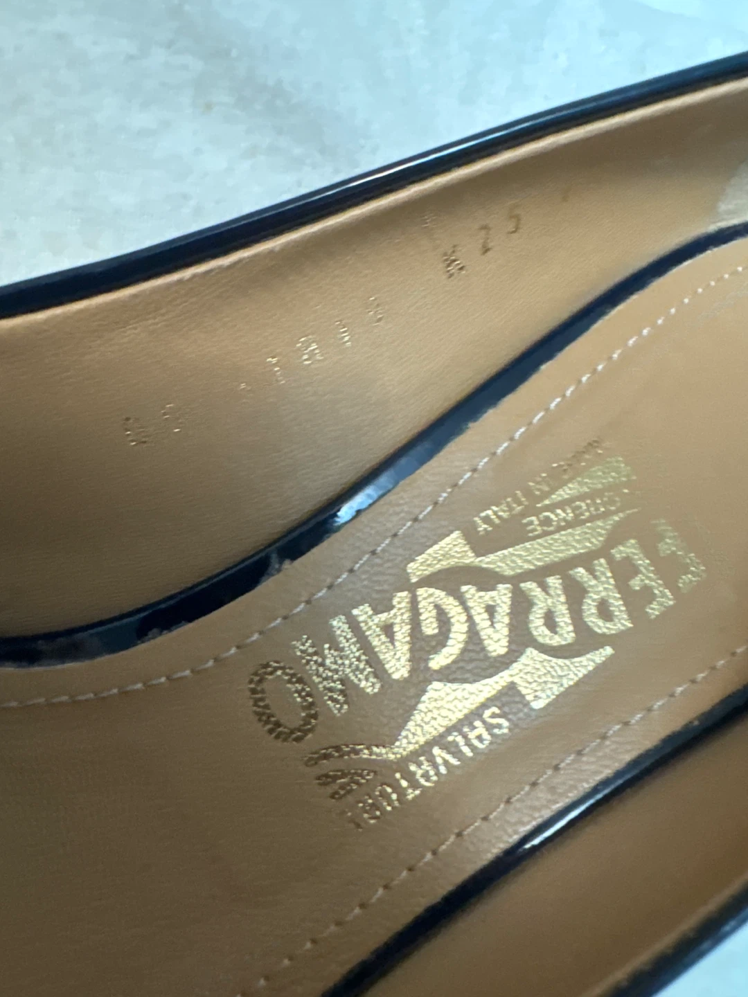 Salvatore Ferragamo Vara Bow Pumps.          size 9- Size 6.5 - photo 5