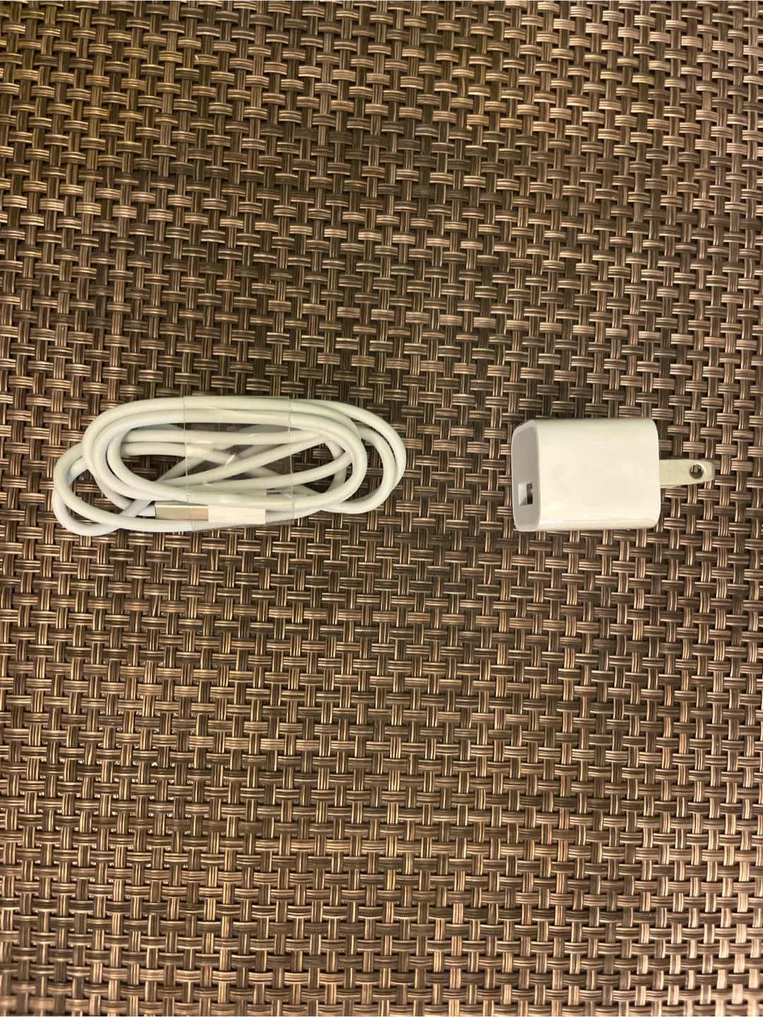 Apple Charger and Cable image indicator(2)