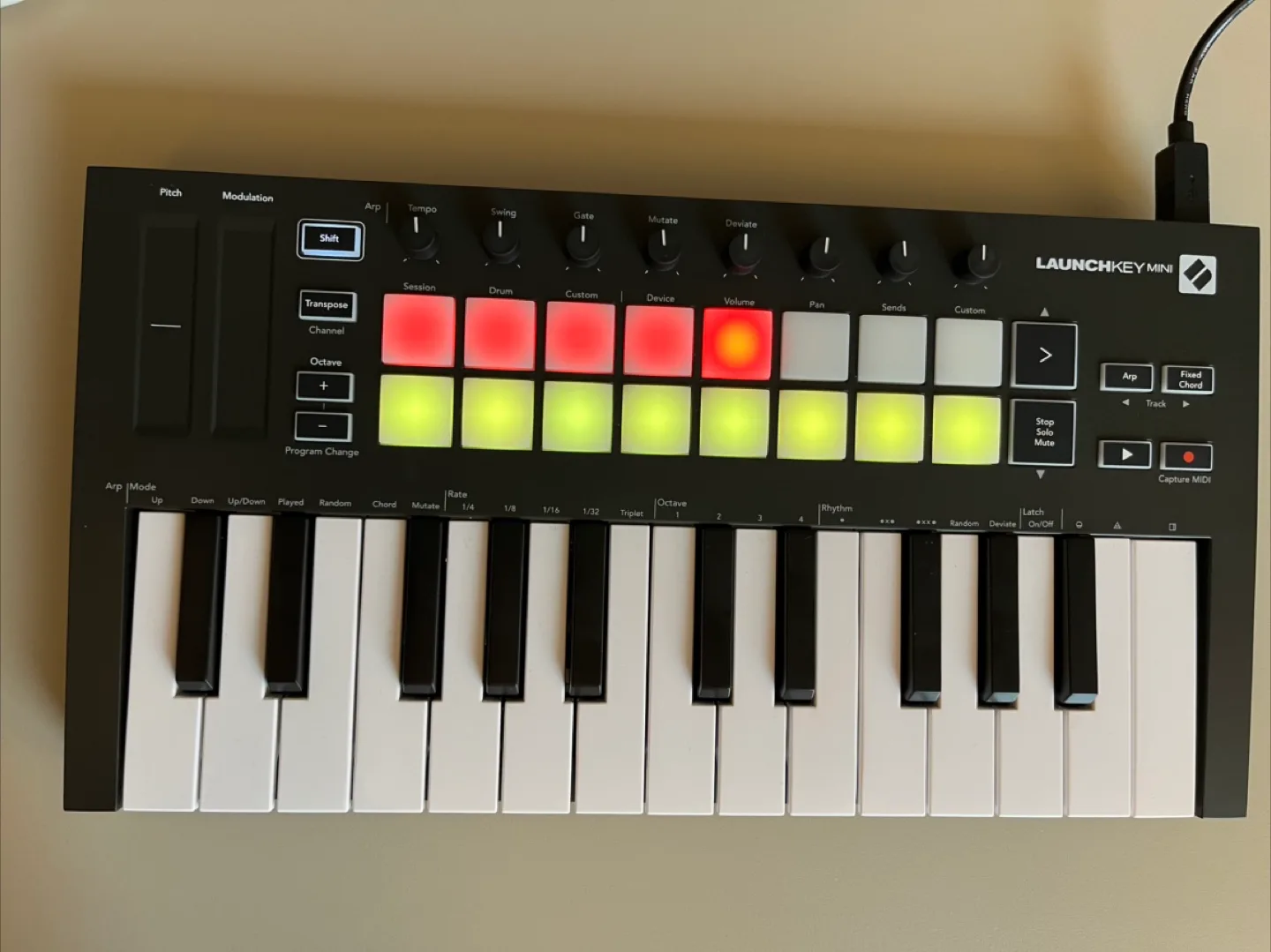 Novation Launchkey Mini MK3, 25-key - Like New! image indicator(2)