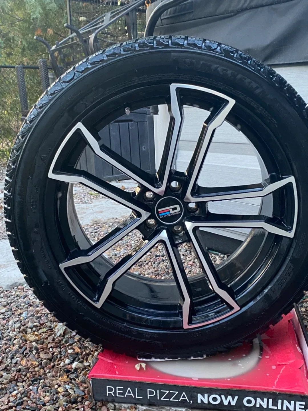 Full tread:  Michelin X-Ice Snow SUV 255/45R20 Tires (4) image indicator(1)