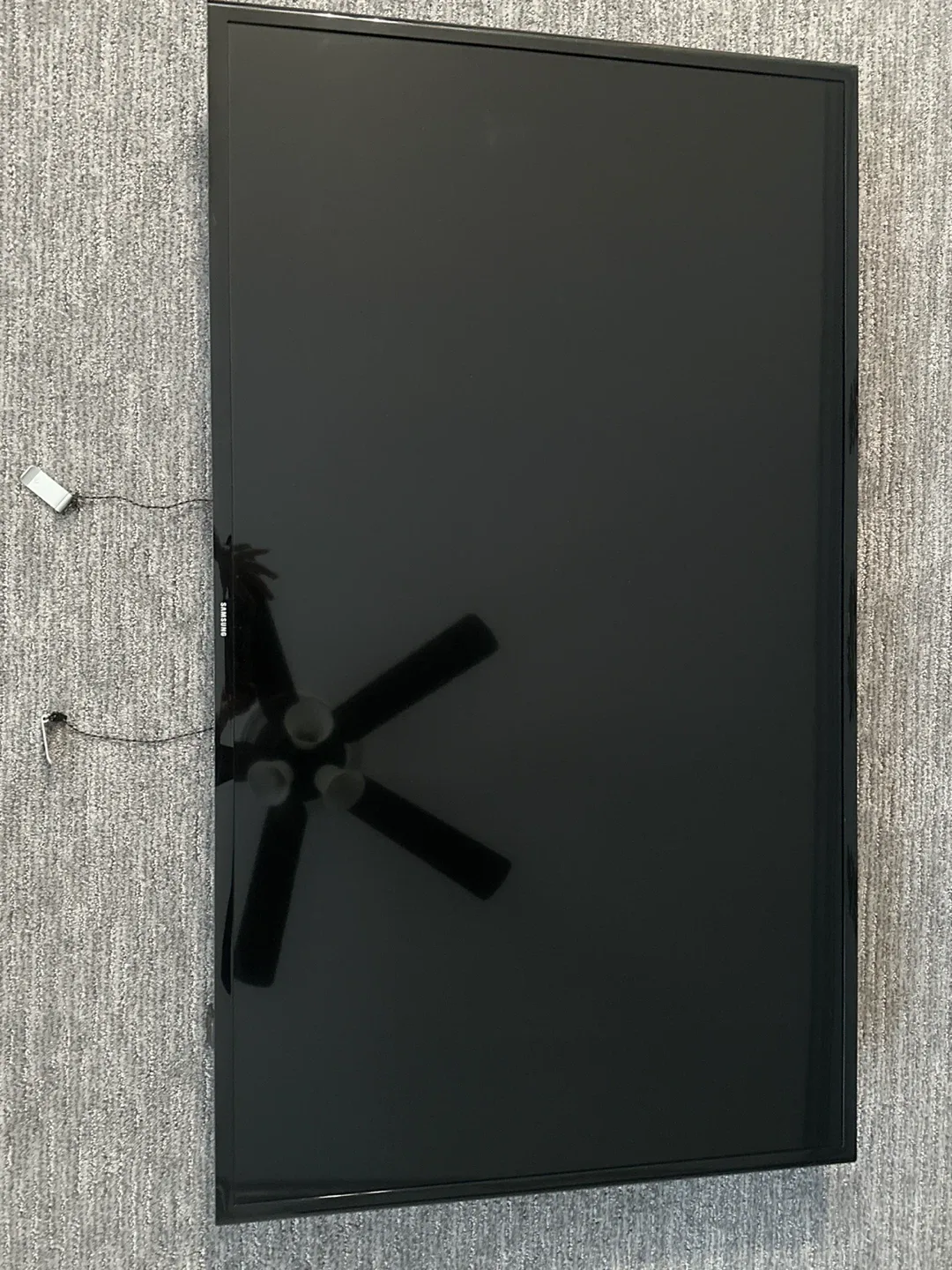 (43 inch) Samsung TV with Wall Mount