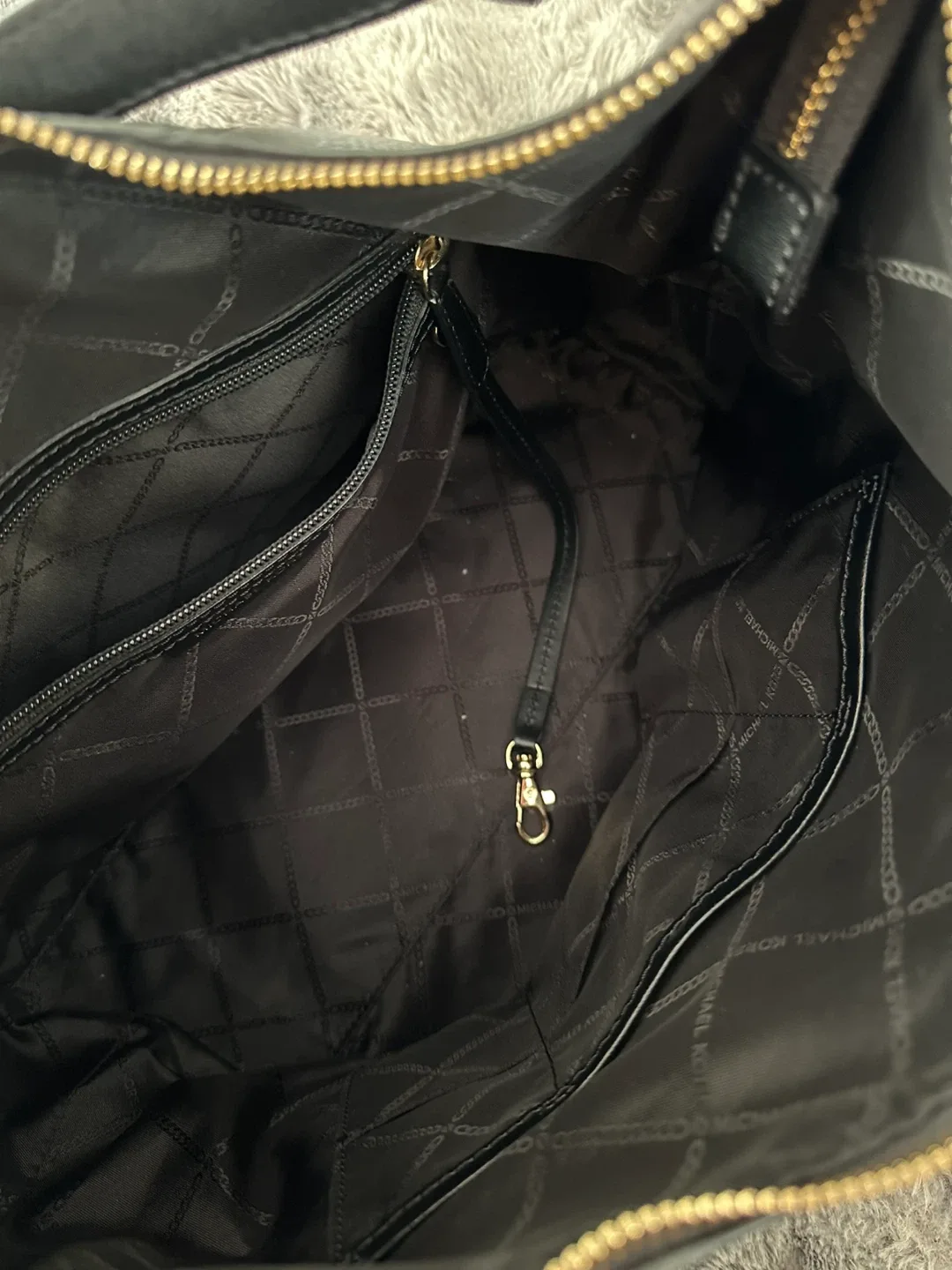 Michael Kors Black Leather Shoulder Bag image indicator(4)