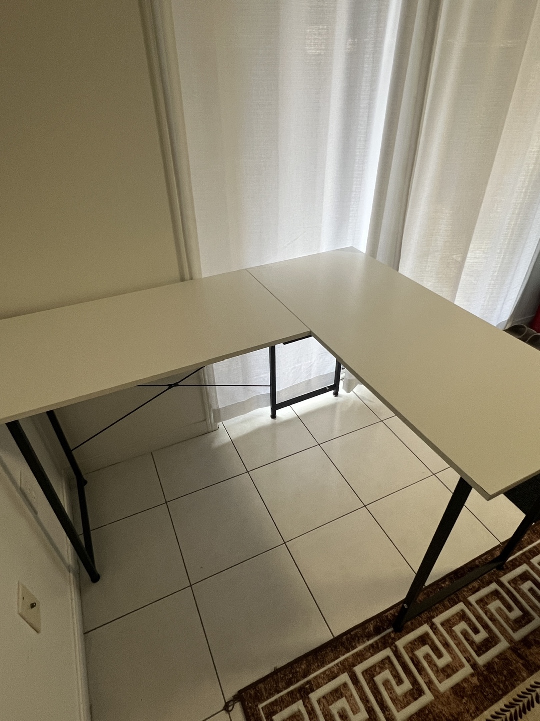 White L-shaped Desk - photo 2