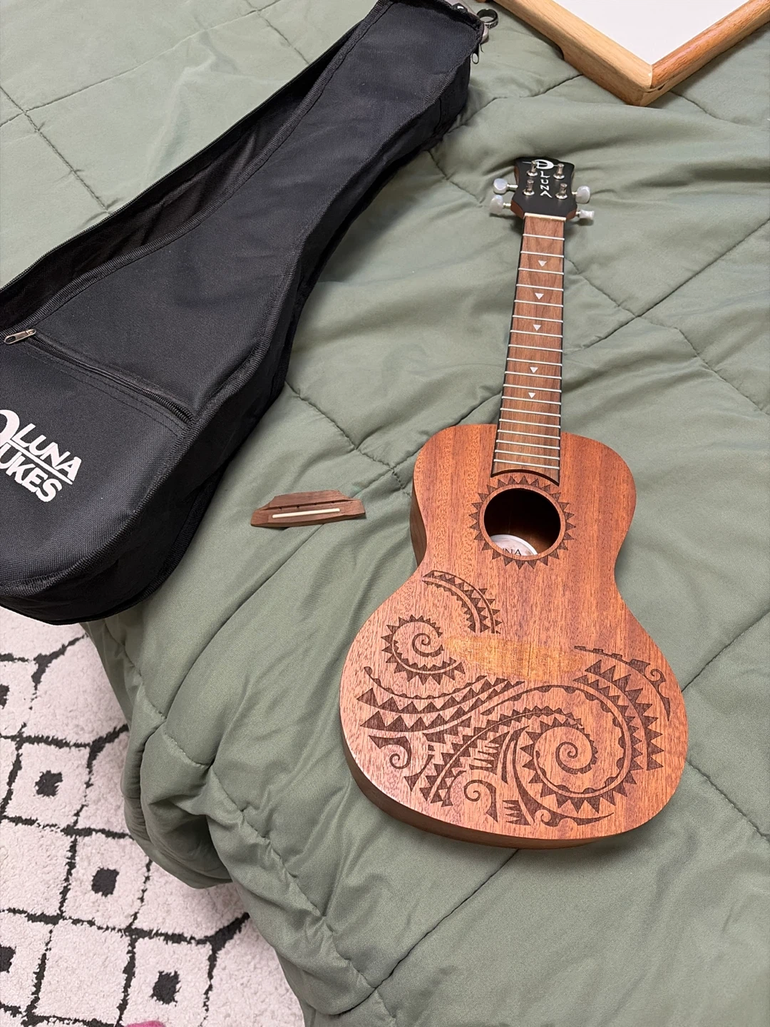 Luna Ukulele (broken, no strings)