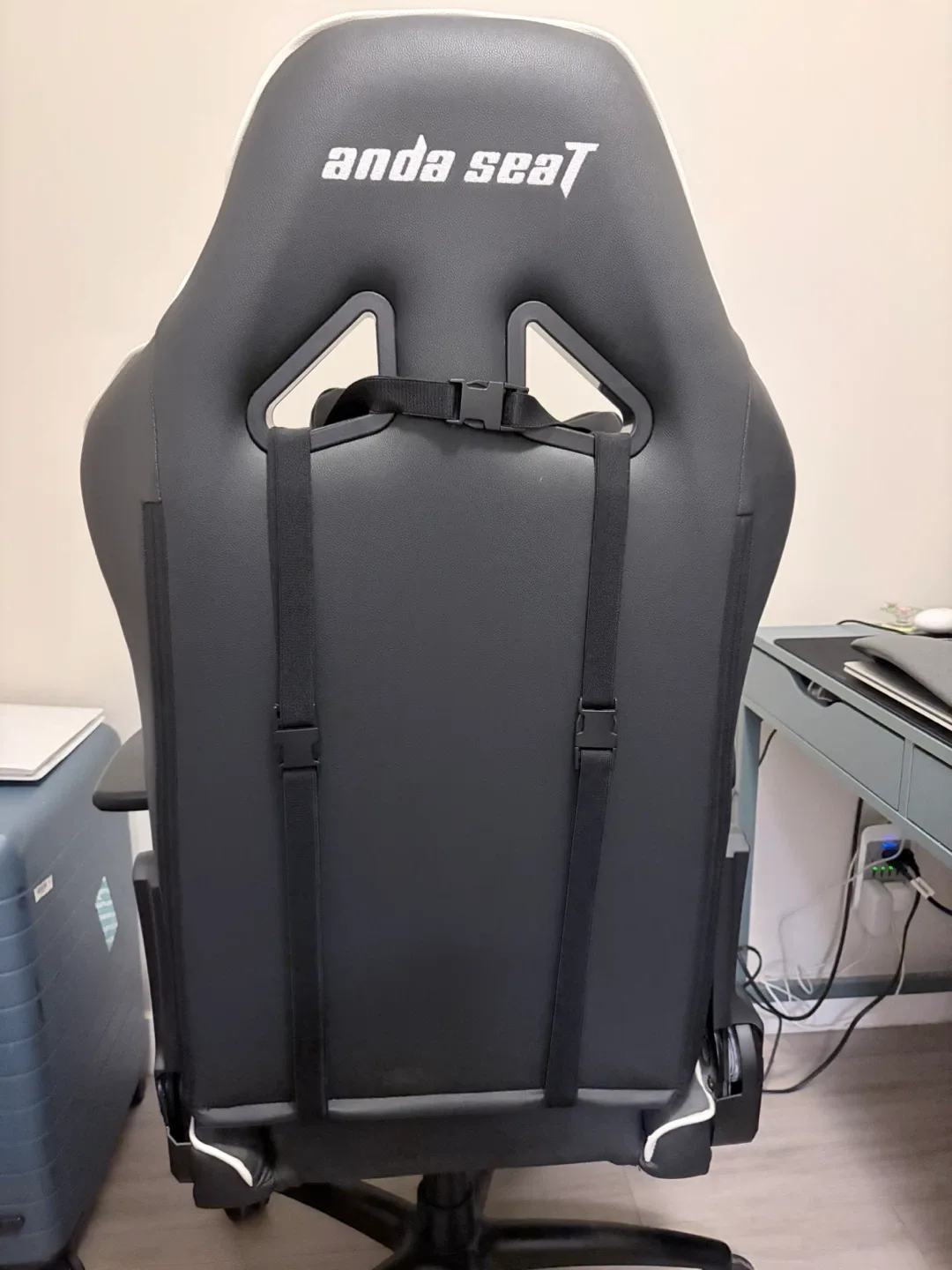 Anda Seat Gaming Chair - Black, Red, White image indicator(2)