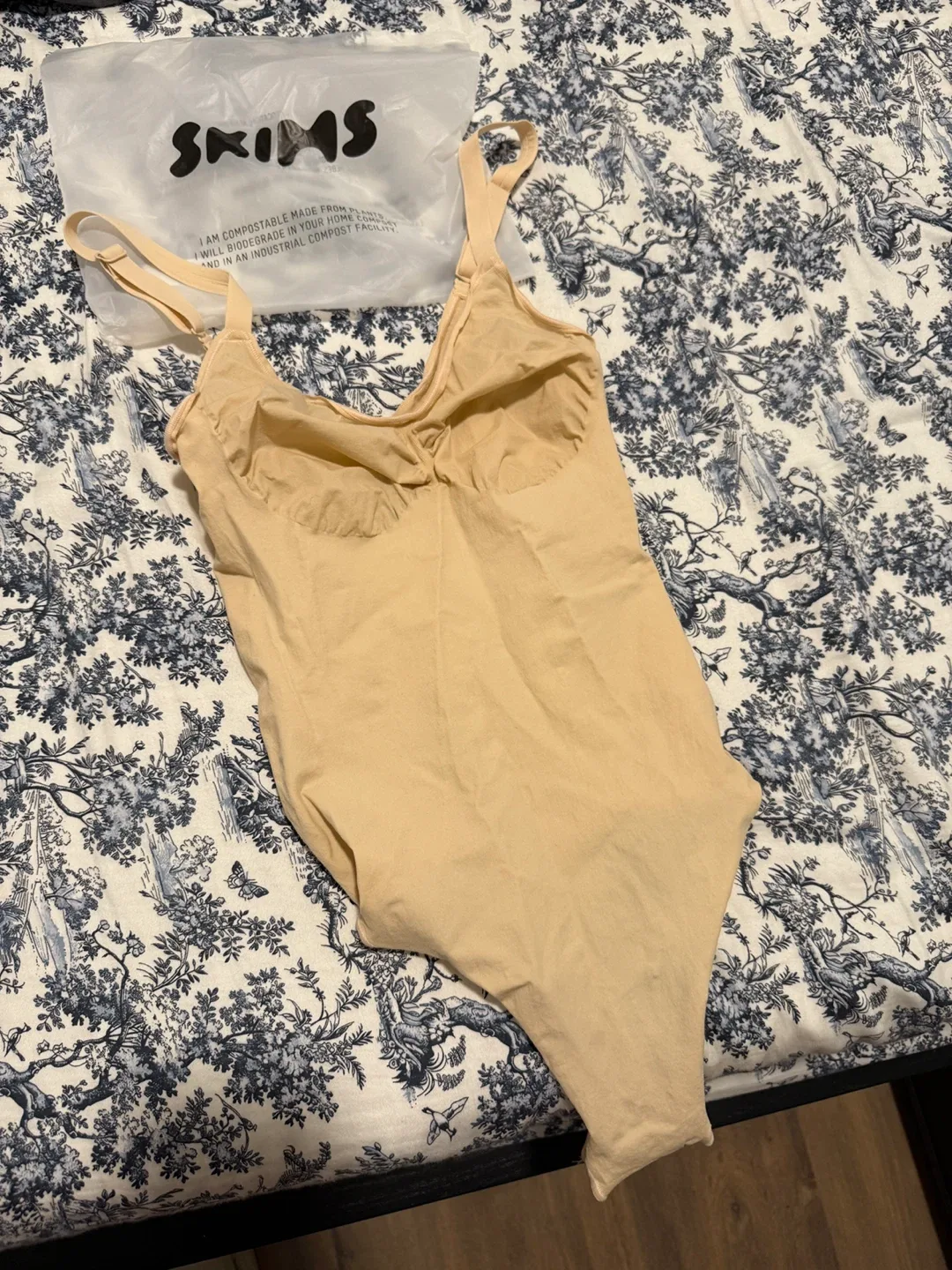 SKIMS Everyday Sculpt Bodysuit - Size XL Its Perfect for Medium image indicator(6)