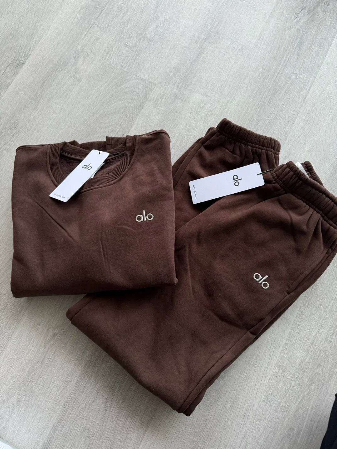 ALO Yoga Accolade Crewneck & Joggers Set - Espresso