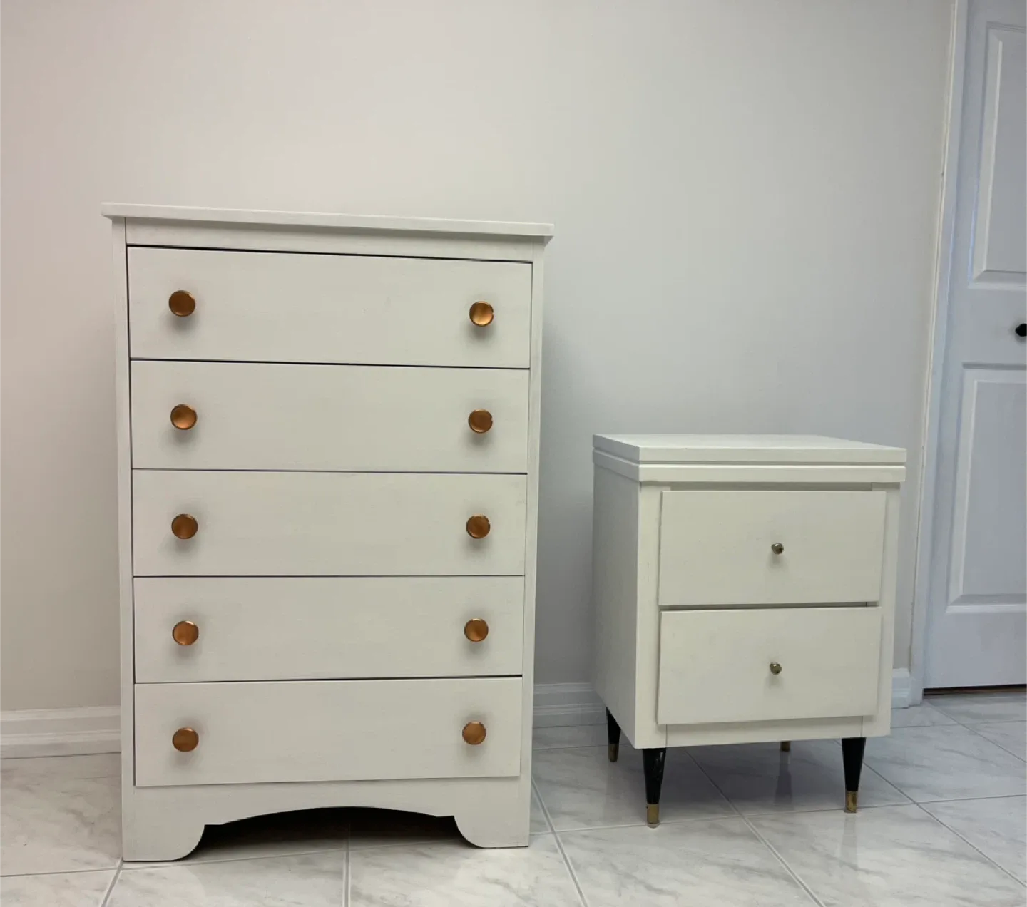 White 2-Drawer Nightstand image indicator(9)