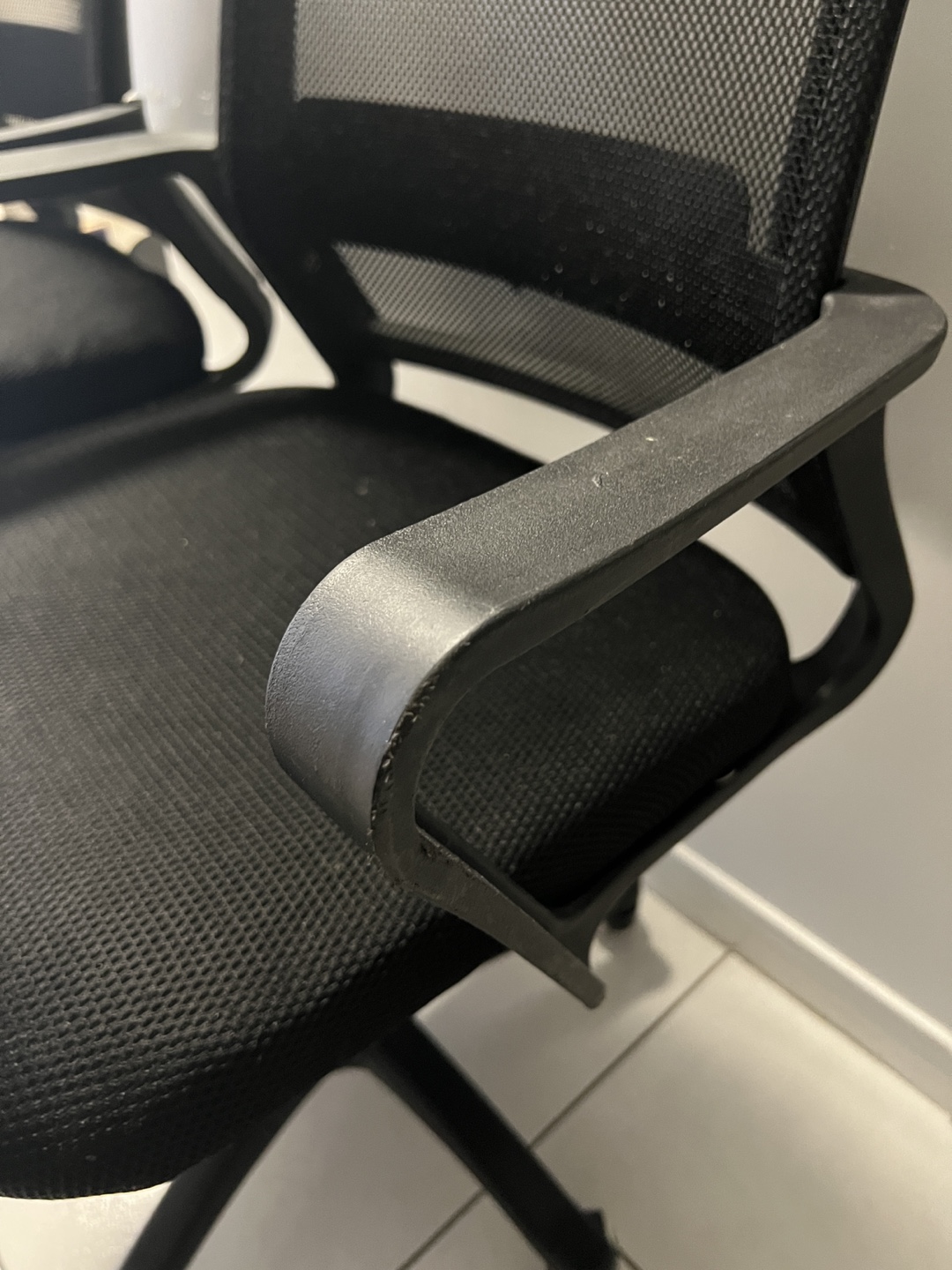 Black Mesh Office Chair - photo 3