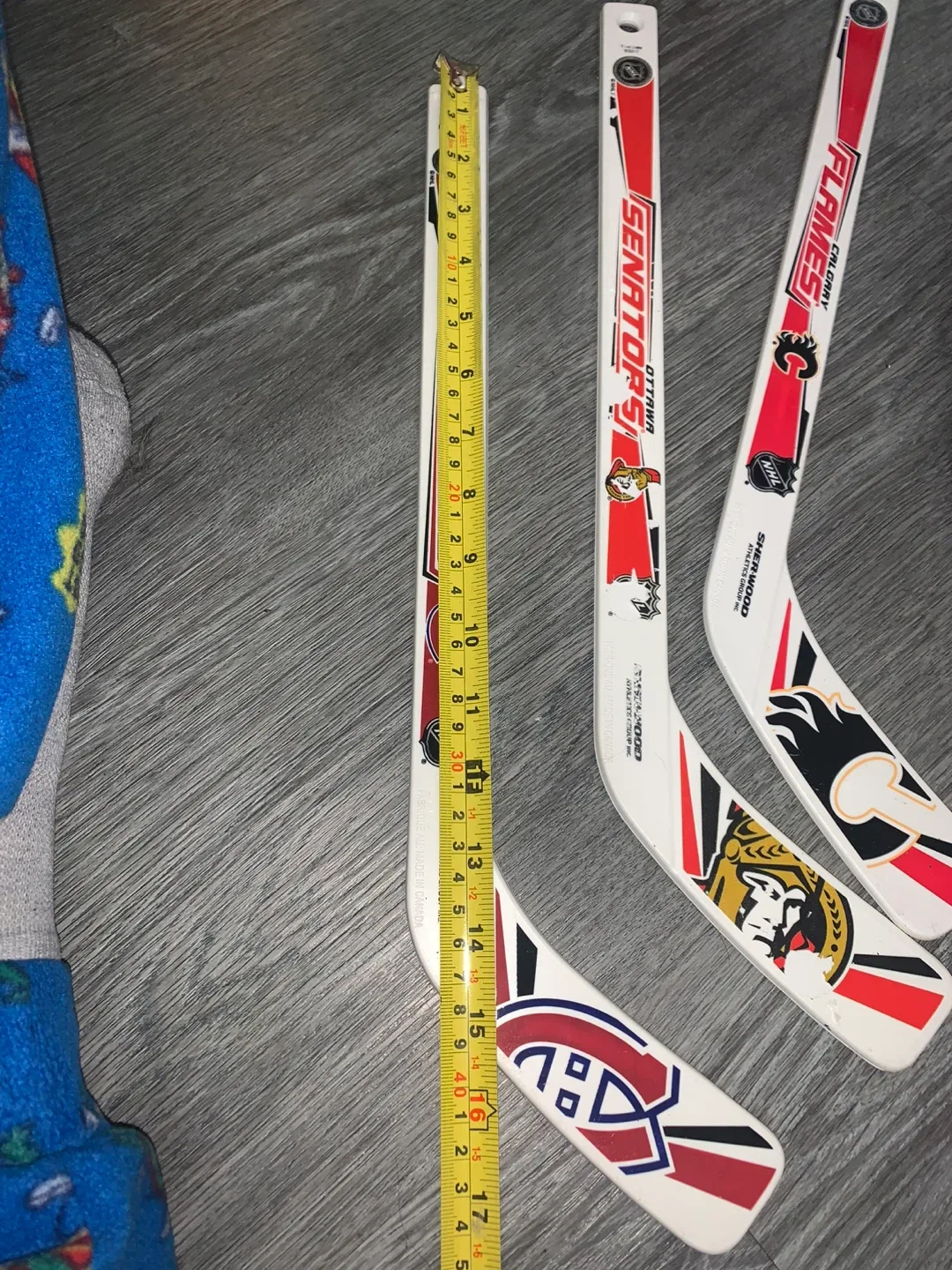 Winwell Hockey Net & Mini Hockey Sticks image indicator(4)