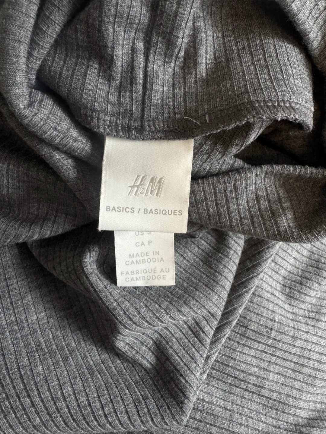 H&M turtleneck image indicator(2)
