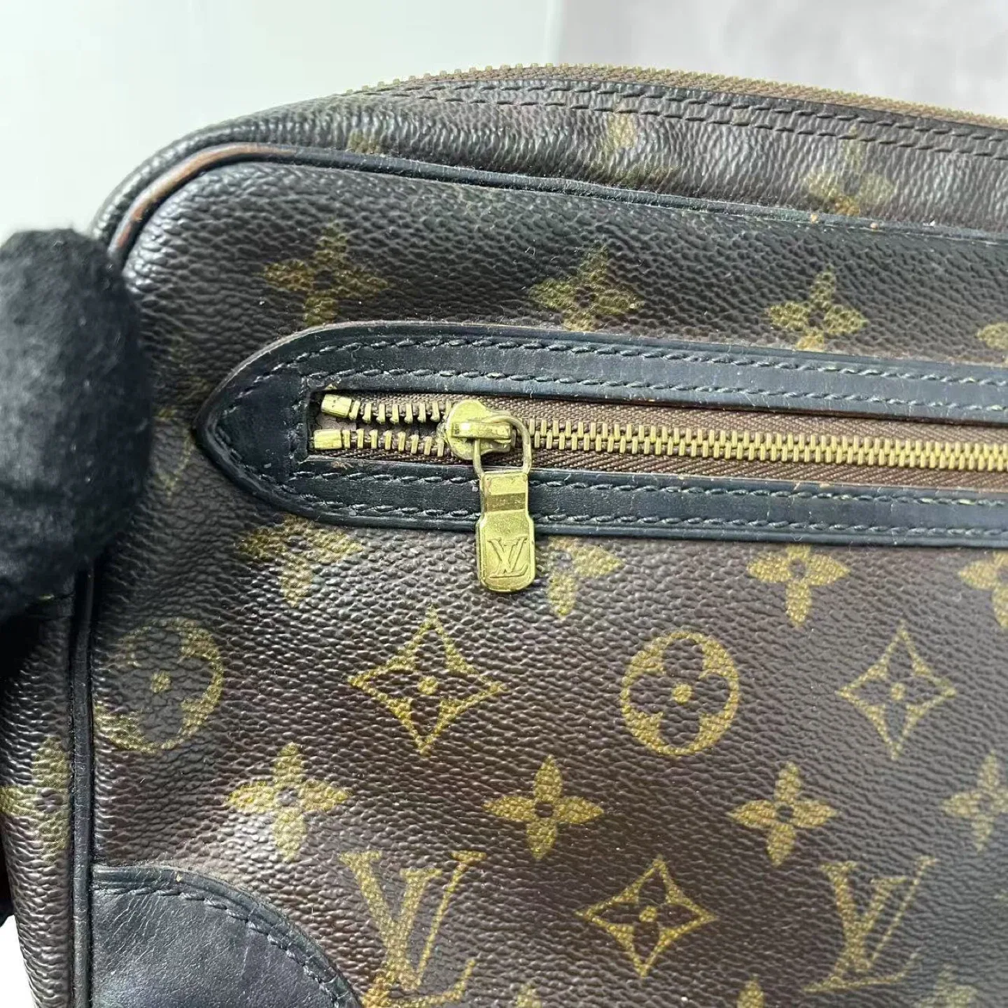 Authentic Louis Vuitton Monogram Canvas Shoulder Bag image indicator(3)