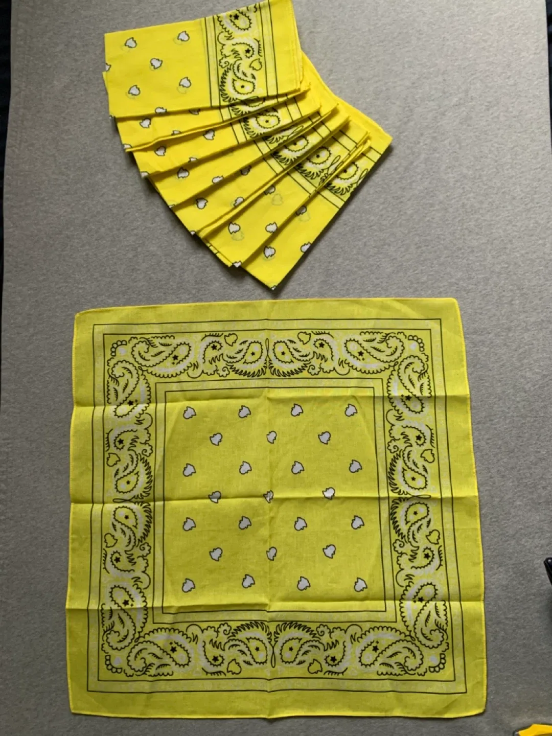 8 Yellow Bandanas 👻 - Brand New