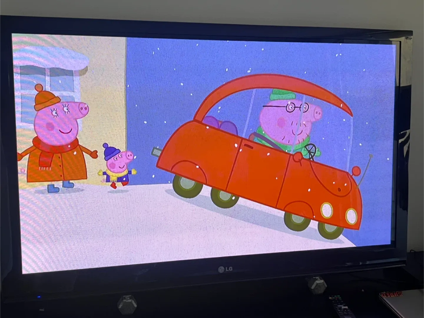 LG TV 55inch almost brand new with remote/free delivery