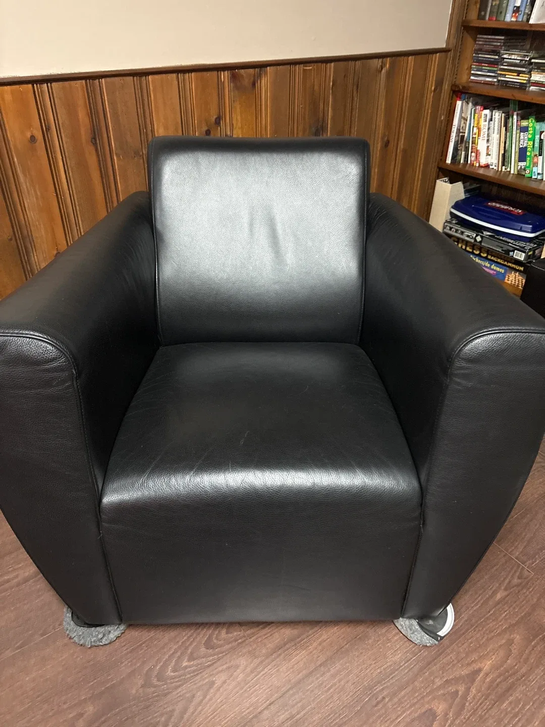 Black Leather Armchair image indicator(2)