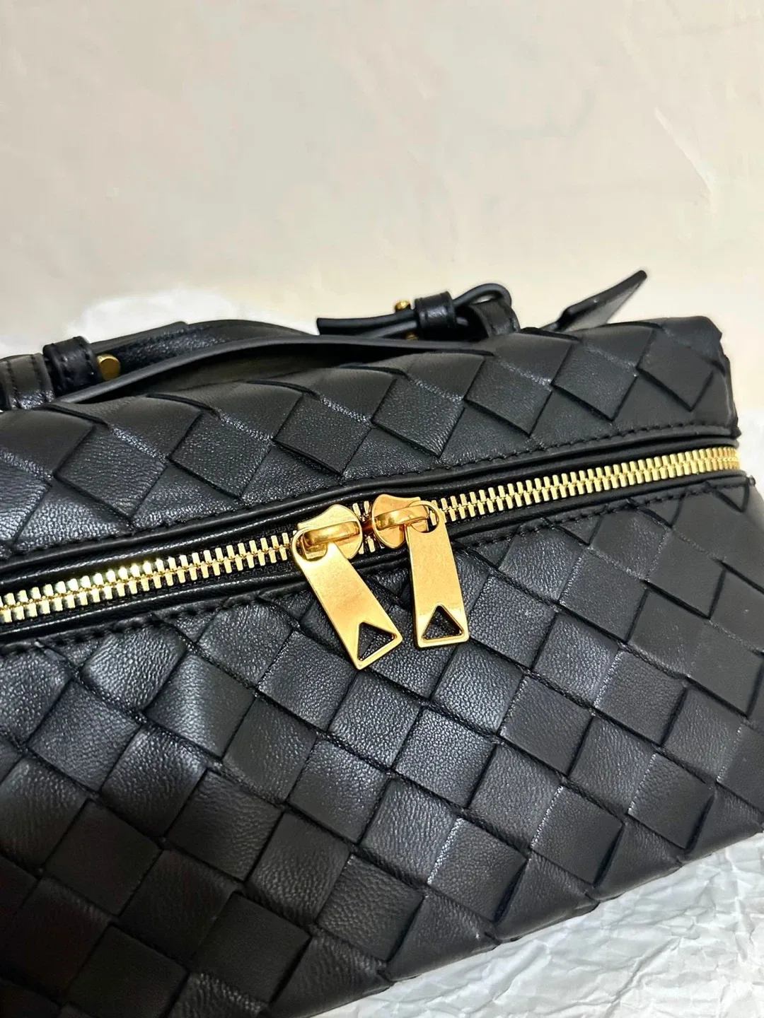 Woven Leather Crossbody Bag image indicator(4)