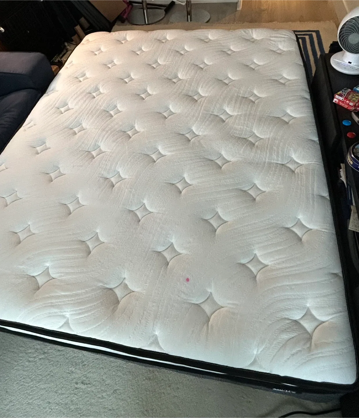 BedNew Queen  Hybrid Mattress image indicator(2)