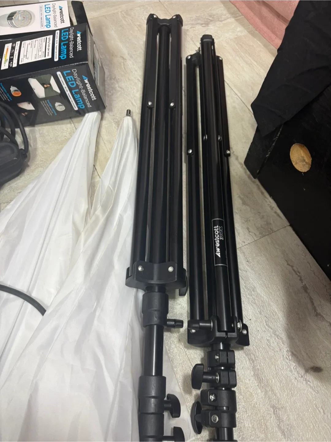 Westcott Daylight-Balanced LED Lamp & Basics Kit image indicator(4)