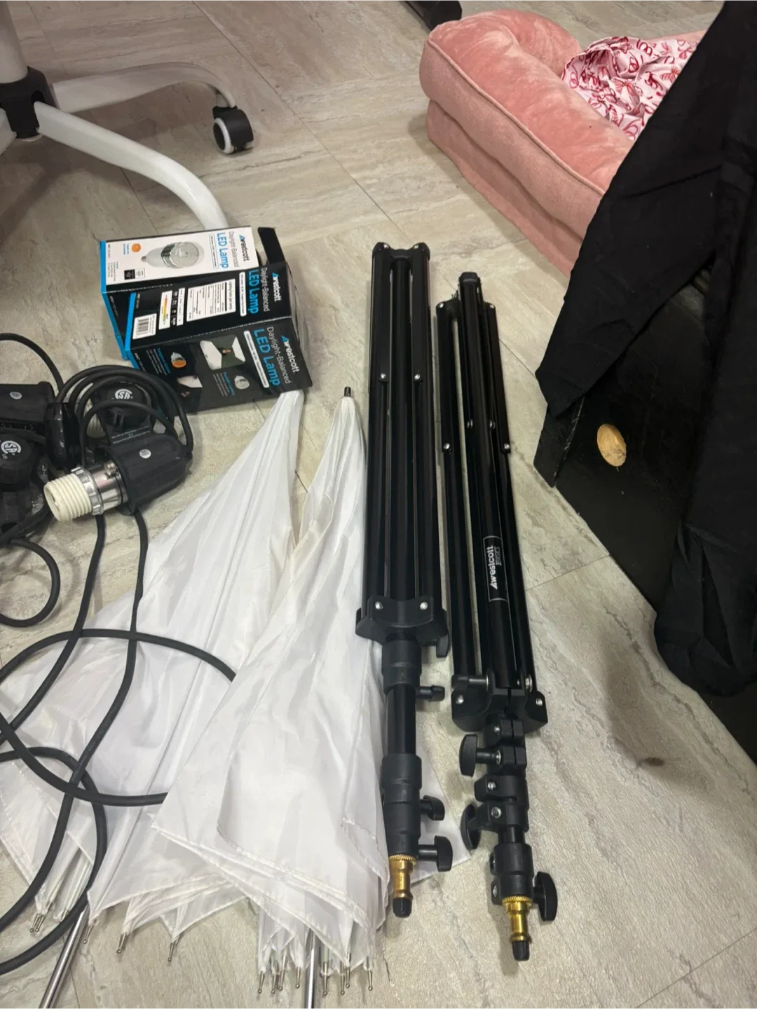 Westcott Daylight-Balanced LED Lamp & Basics Kit image indicator(3)