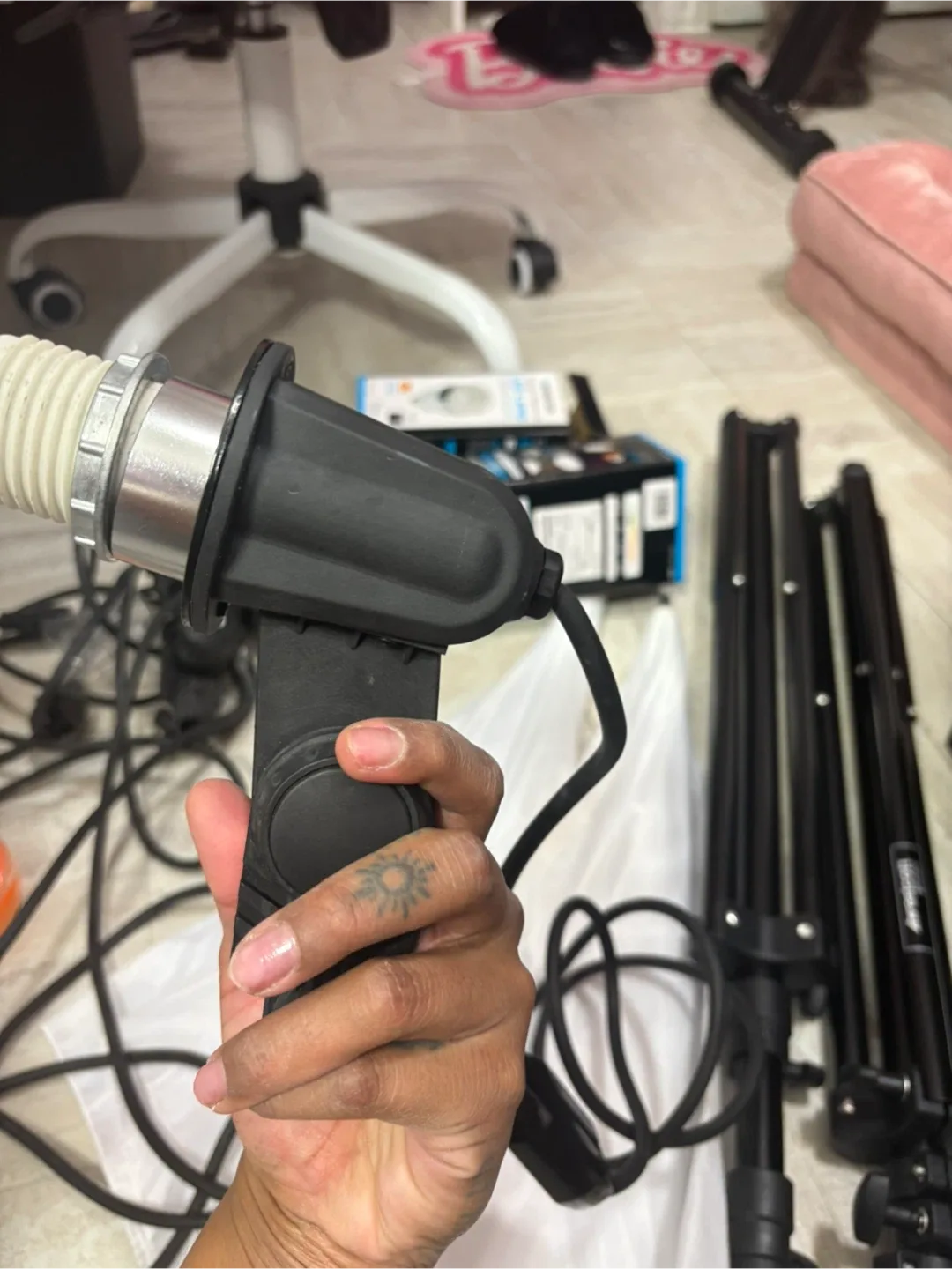 Westcott Daylight-Balanced LED Lamp & Basics Kit image indicator(7)