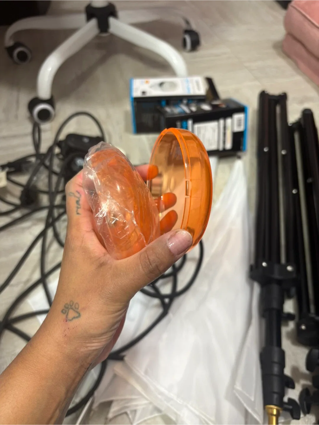 Westcott Daylight-Balanced LED Lamp & Basics Kit image indicator(10)