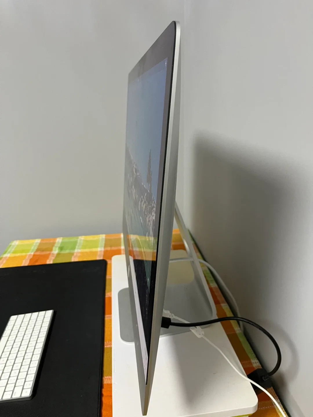 27” iMac 2020 – i5/8GB/256GB SSD – Excellent Condition image indicator(3)
