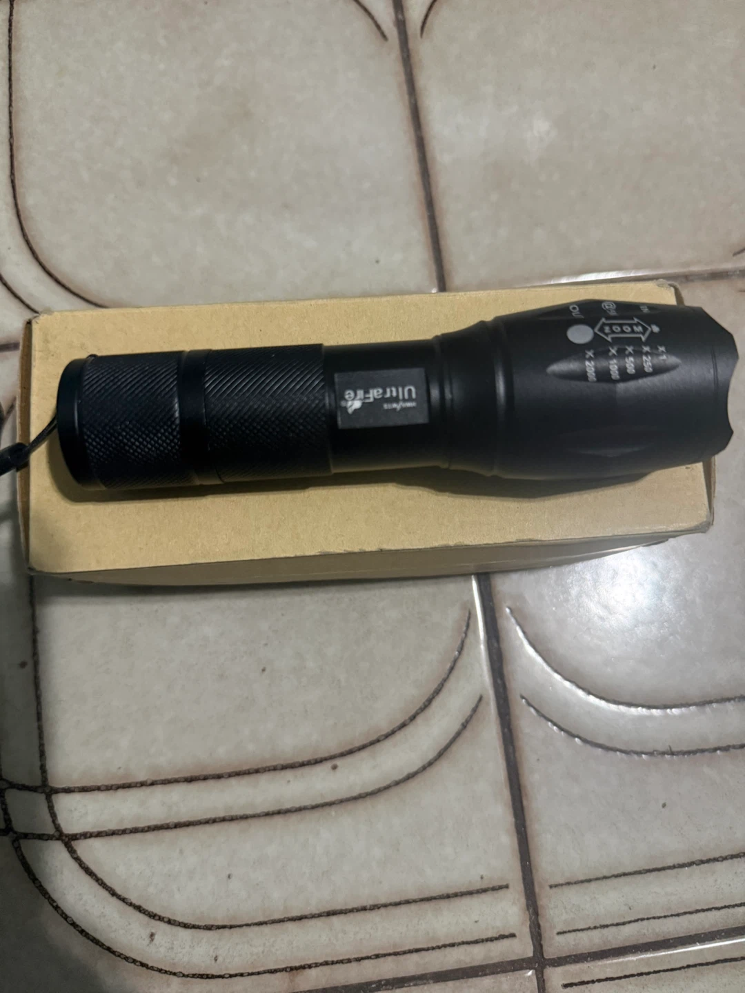 UltraFire Zoomable LED Flashlight