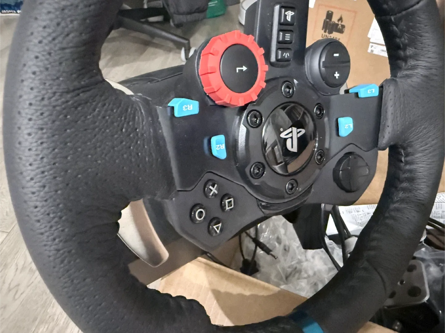 Logitech G29 Driving Force Racing Wheel + Shifter image indicator(4)