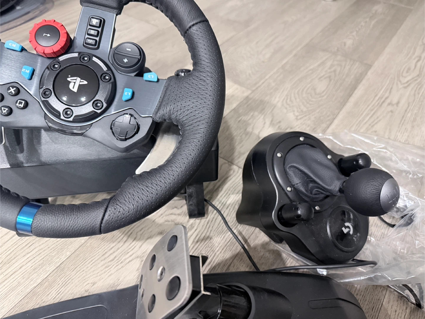 Logitech G29 Driving Force Racing Wheel + Shifter - photo 2