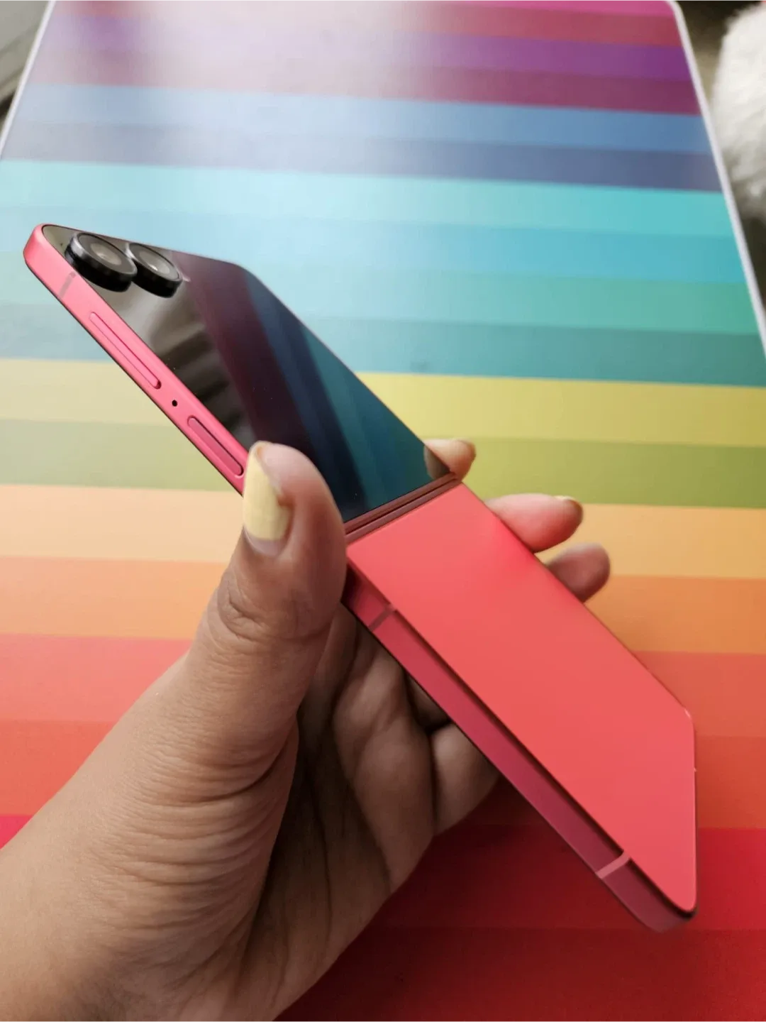 Brand New!-Samsung Galaxy Z Flip 7 – 256GB – Coral🌷✨ image indicator(5)