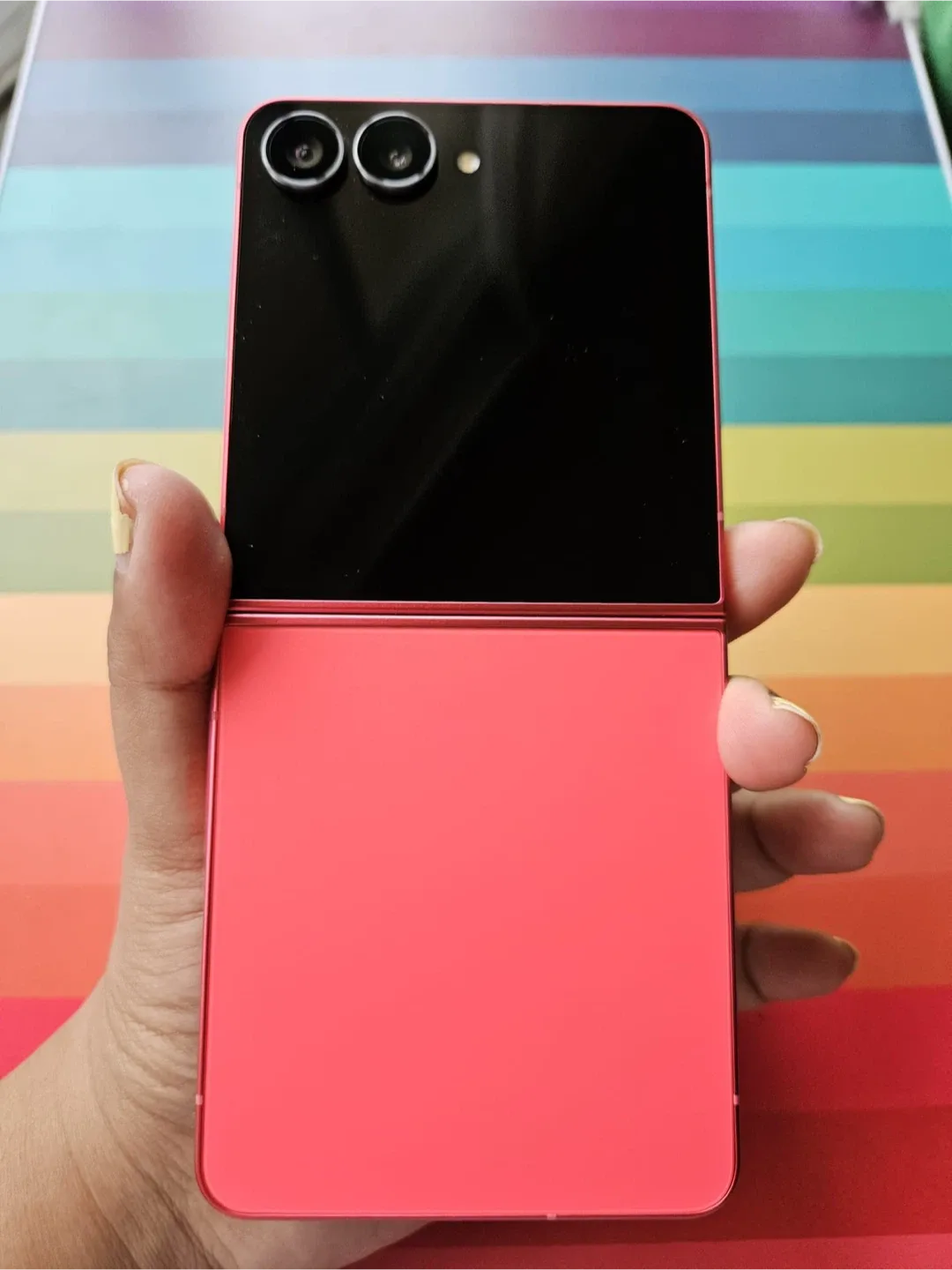 Brand New!-Samsung Galaxy Z Flip 7 – 256GB – Coral🌷✨ image indicator(3)